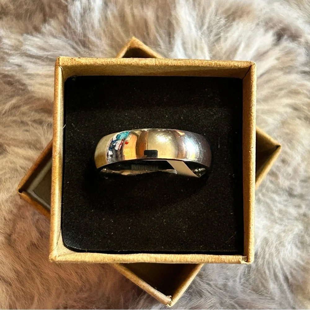 Men’s 6mm polished Titanium comfort band wedding ring NIB 10.5